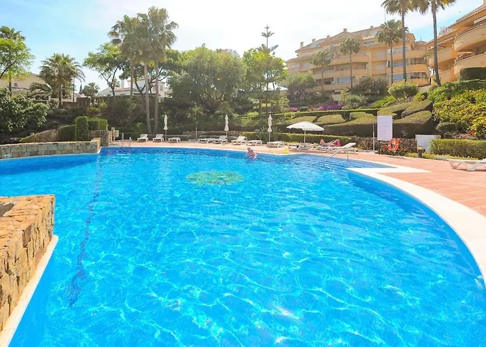 Elviria Hills Hotel *